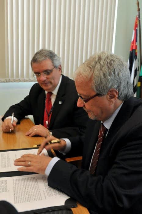 Jo&atilde;o Fernando Gomes de Oliveira, presidente do IPT, e Jos&eacute; Max Reis, presidente da Dersa, assinam coopera&ccedil;&atilde;o t&eacute;cnica