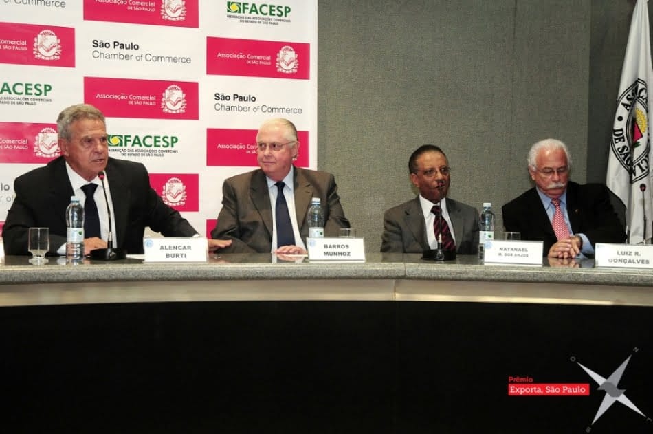 Autoridades saudaram o grupo de empresários contemplados