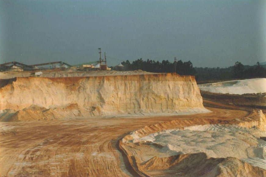 Frente de lavra de areia industrial da Minera&ccedil;&atilde;o Jundu em Descalvado (SP)