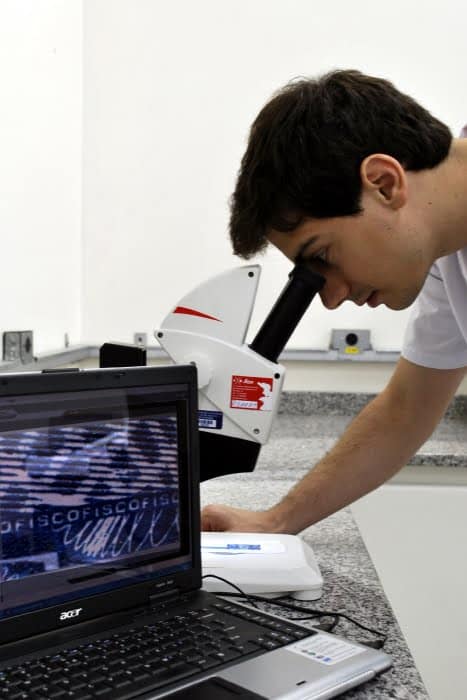 Ensaio para verifica&ccedil;&atilde;o de elementos de seguran&ccedil;a em documentos