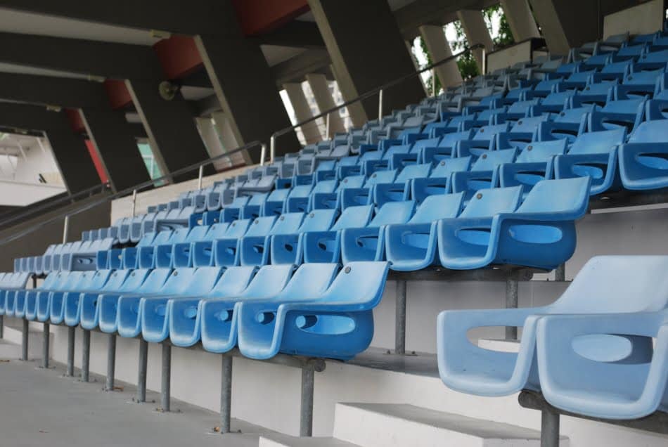 Bancos de est&aacute;dio s&atilde;o uma das aplica&ccedil;&otilde;es poss&iacute;veis dos materiais comp&oacute;sitos no setor industrial
