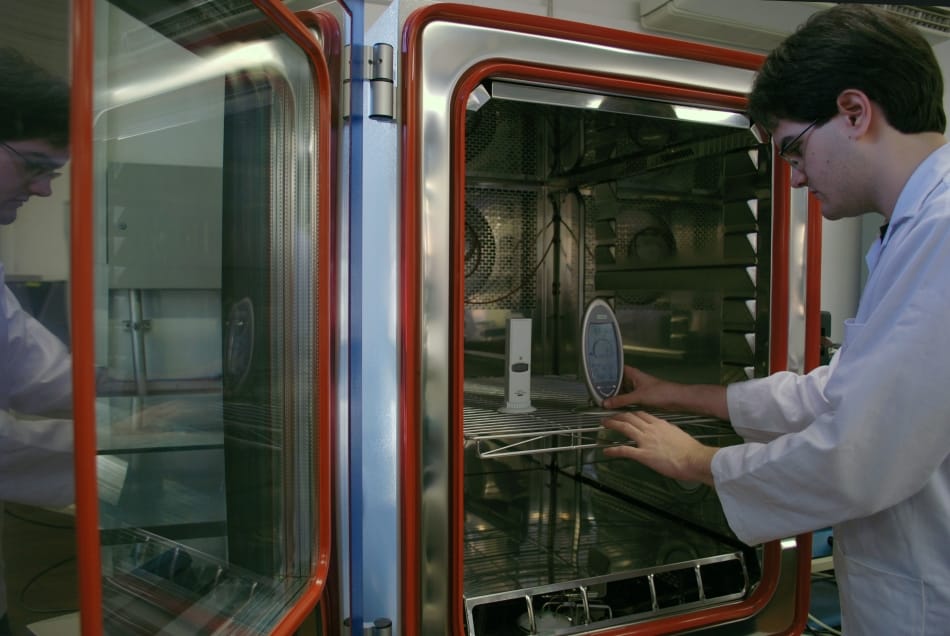Calibration of temperature and humidity measuring standards and instruments 1 Climatic chamber for material testing under controlled temperature and humidity ranges