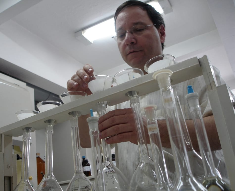 Competência em materiais de construção 1 Pesquisador Valdecir Quarcioni é responsável pelo LMCC